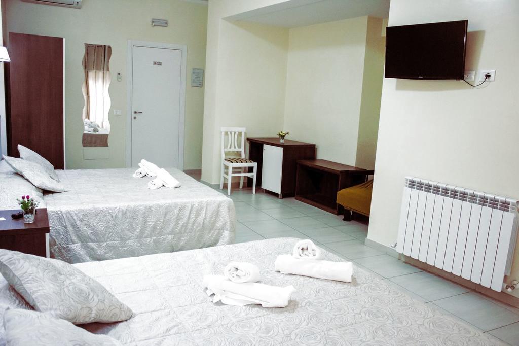 Tiburtina Hotel Holiday Rzym Zewnętrze zdjęcie