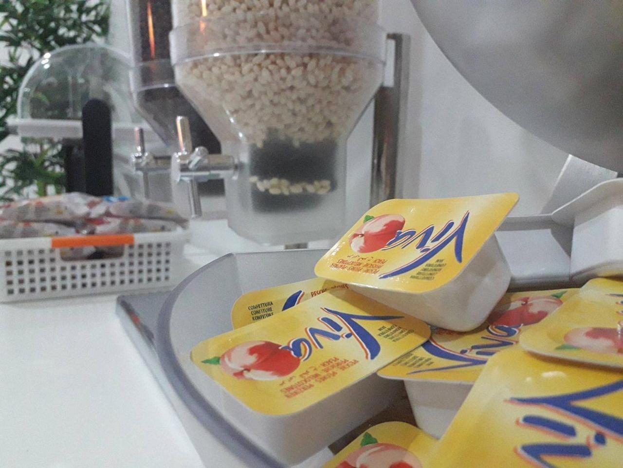 Tiburtina Hotel Holiday Rzym Zewnętrze zdjęcie