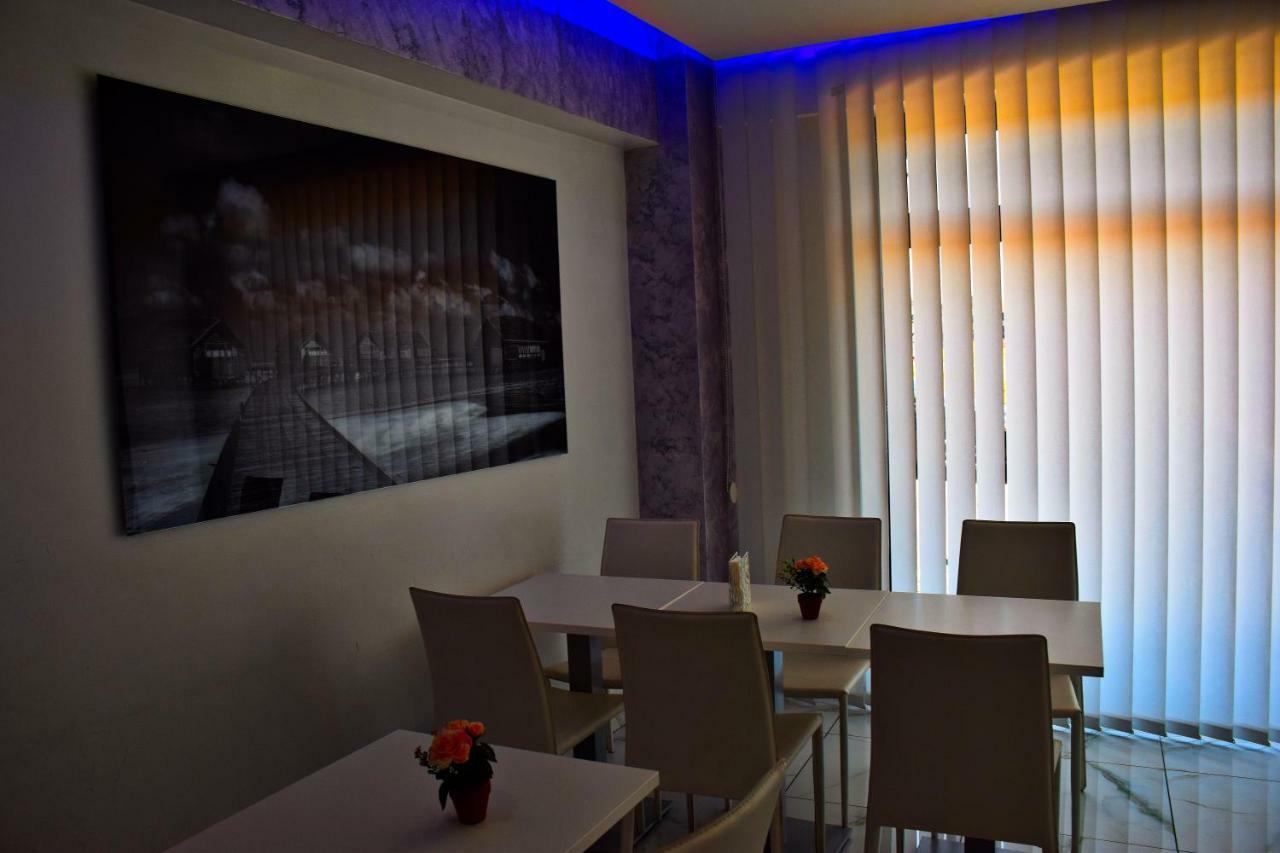 Tiburtina Hotel Holiday Rzym Zewnętrze zdjęcie